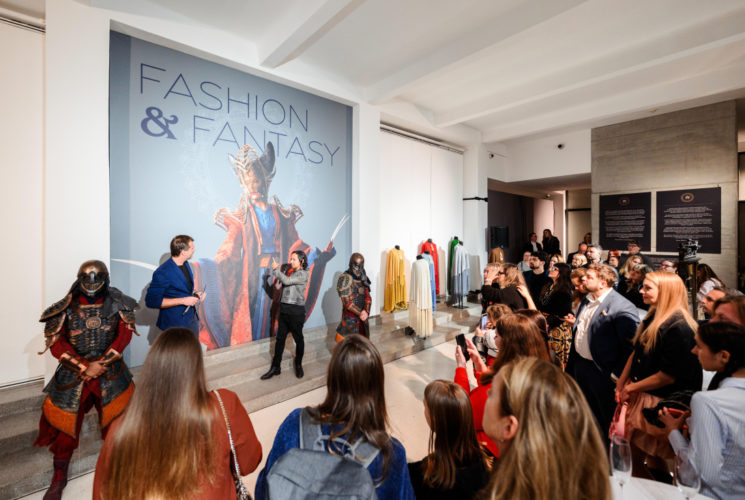 Unikátní výstava v pražském Mánesu „Fashion & Fantasy“