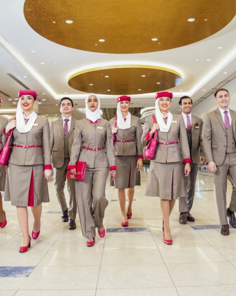 Emirates představuje nové uniformy pro VIP tým