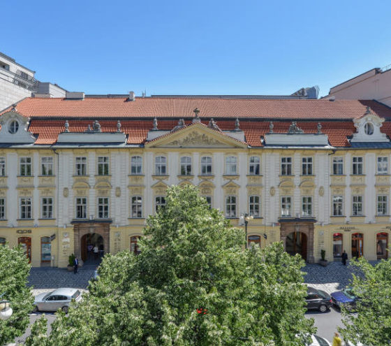 Malá módní Pařížská. Slovanský dům je místo, kde se móda potkává s krásou