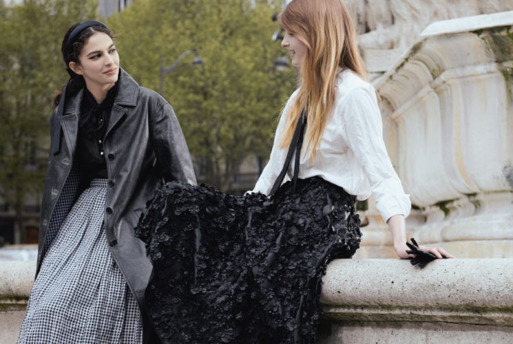 Oblékněte se jako Pařížanka. Stylové návyky, které fungují i v Praze