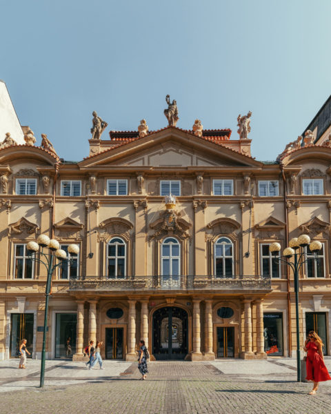 Palác Savarin ožívá. Chanel, Mucha i Piano Bar vracejí centru Prahy noblesu