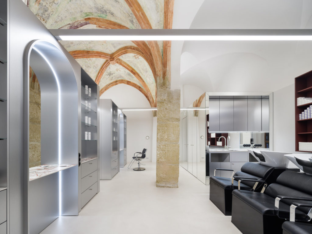 Český kadeřnický úspěch v mezinárodní soutěži BEST SALON AWARD 2025