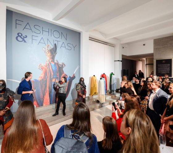 Unikátní výstava v pražském Mánesu „Fashion & Fantasy“