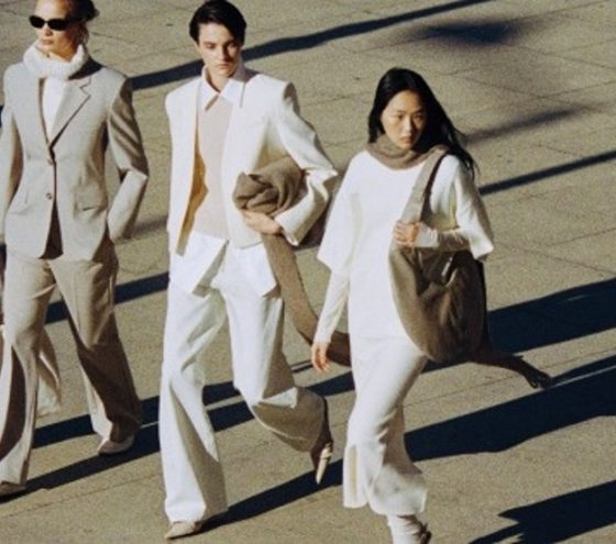 Hitem zimní sezóny jsou scarf coats