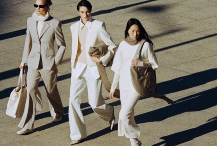 Hitem zimní sezóny jsou scarf coats