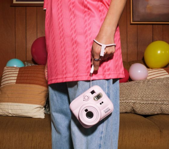 Zábava a kreativita ve vaší dlani: Instantní fotoaparát instax mini 13